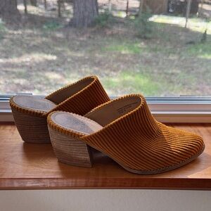 BEAST FASHION Tan Corduroy Block Heel Mules